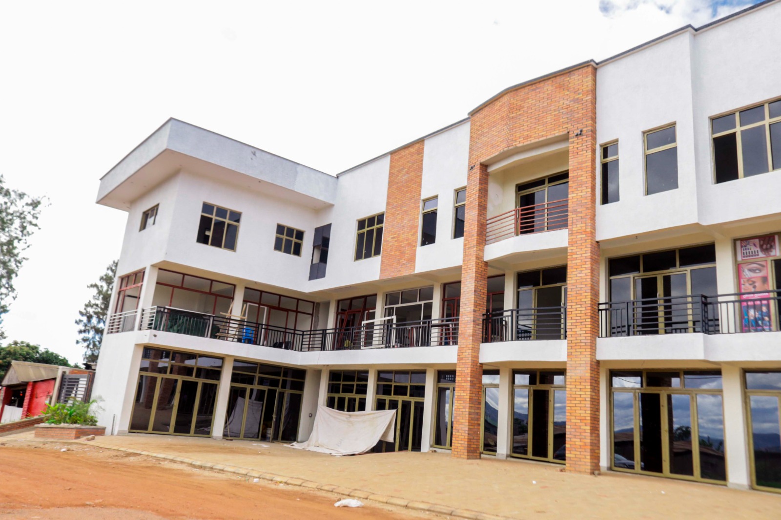 RR 021: Gikondo, a big commercial building for rent with rental beautiful apartment in Kigali-Rwanda Call/watsap +250788385831