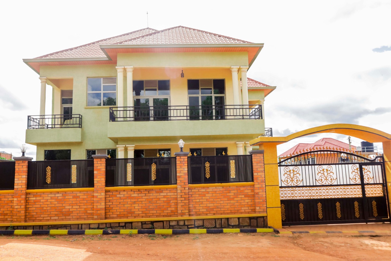 RR024: Gahanga kicukiro; big beautifull unfurnished house for rent in Kigali RwandaCall/watsap +250788385831