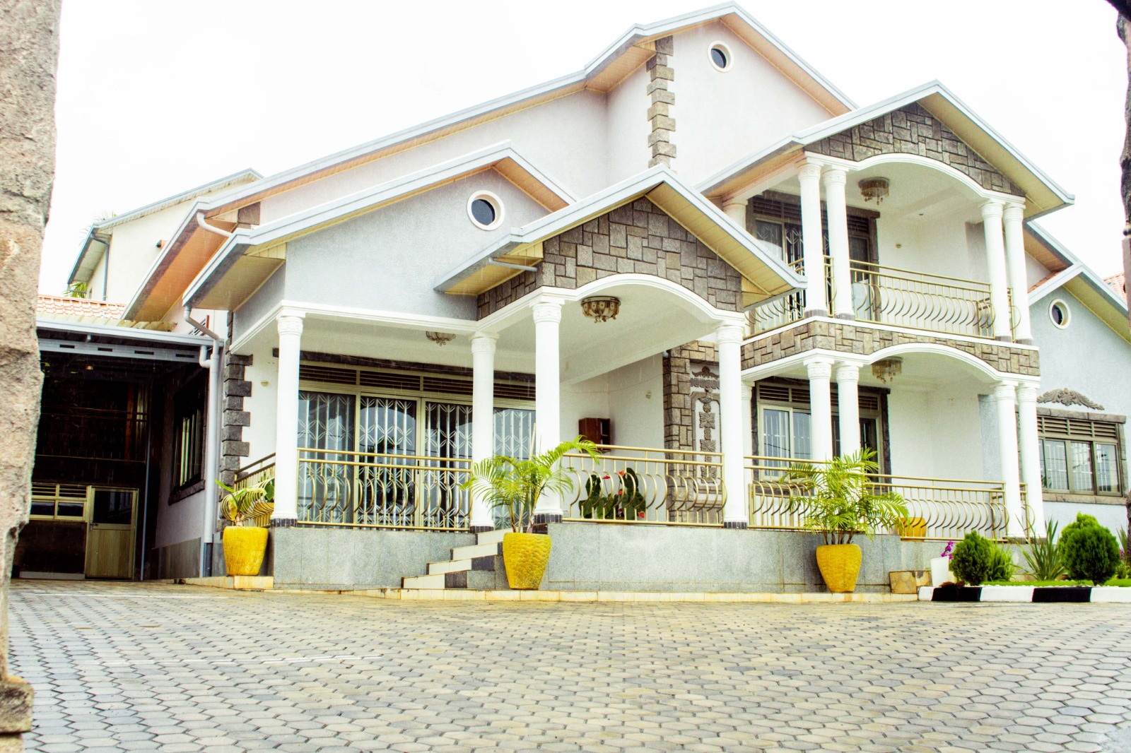 V163 Gacuriro very nice unfurnished house for sale with big garden and big Parking in Kigali Rwanda
