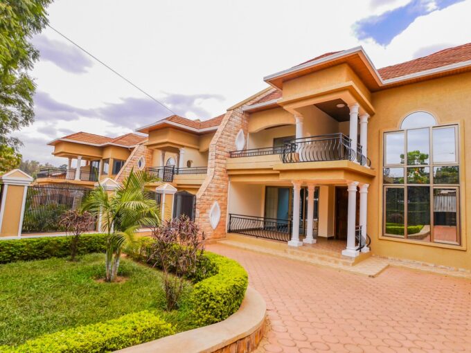 DB 082 Kagugu very nice house with Nice furniture is for rent at lowest price in kigali Rwanda